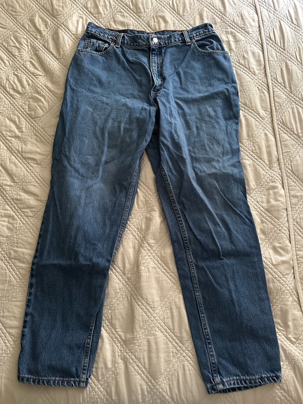 Levi’s 550 Classic Cotton Relaxed Fit Tapered Leg Medium Blue Wash Jeans